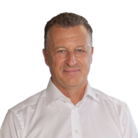 Daniel-Mally_Portrait_freigestellt-1-1